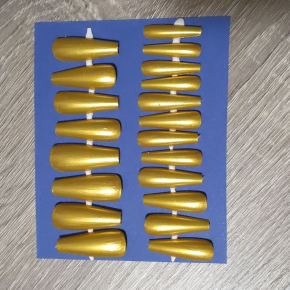 Gold Press On Nails - Picture 1 of 1